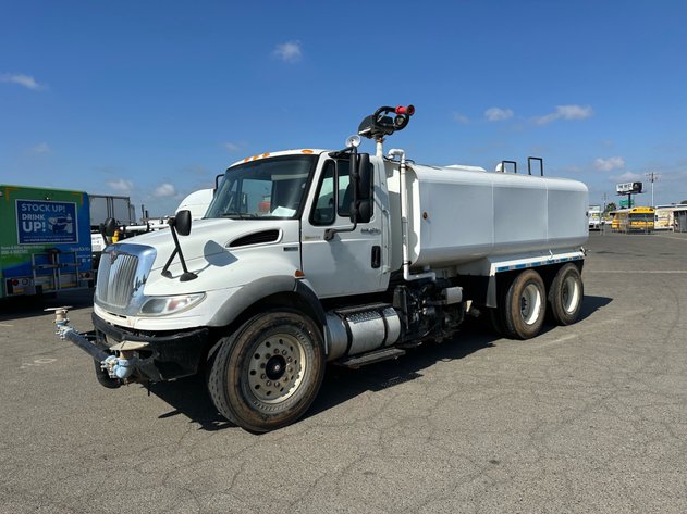 Image for 2012 International 4400 T/A 4000 Gallon Water Truck