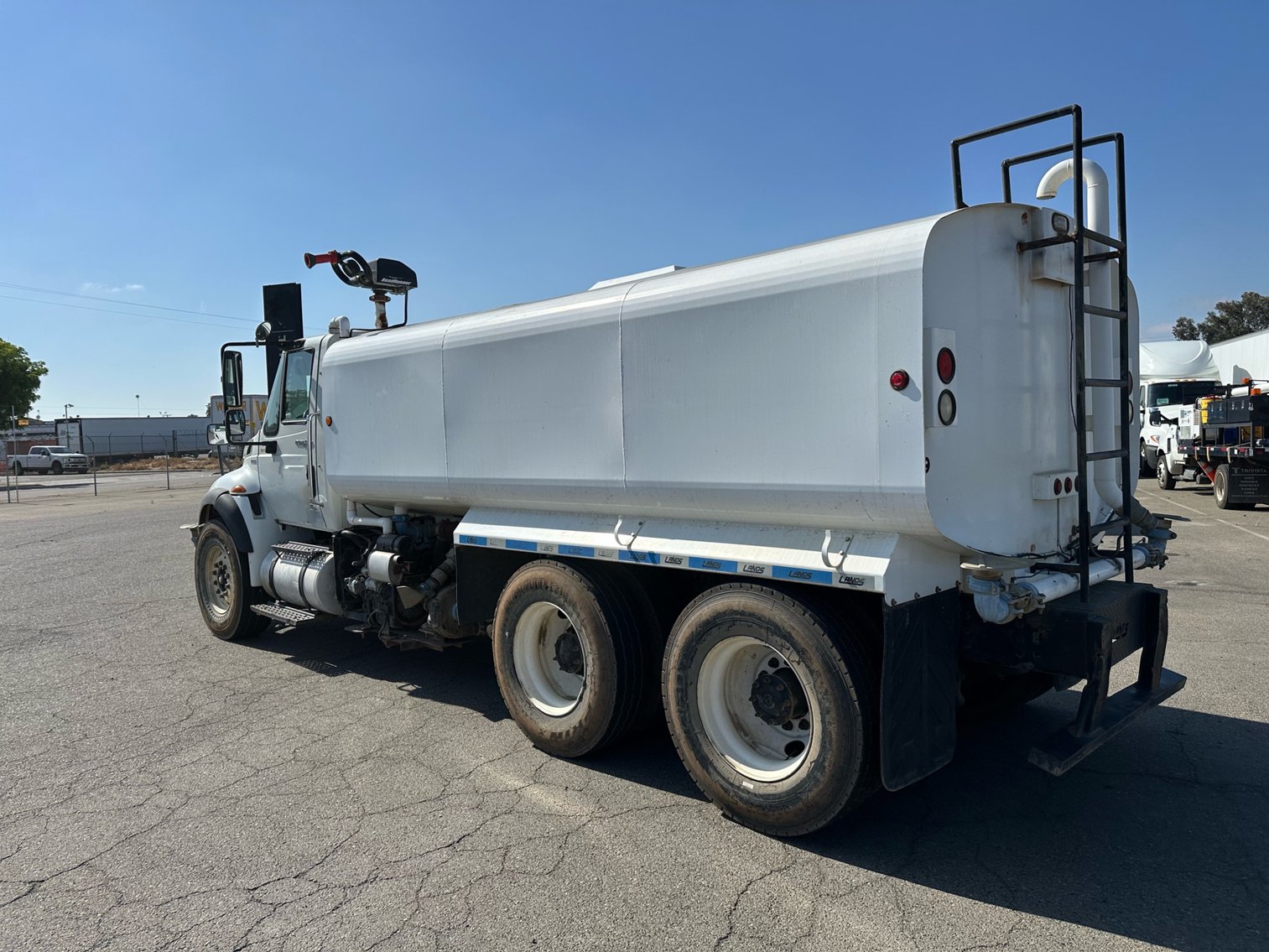 Image for 2012 International 4400 T/A 4000 Gallon Water Truck