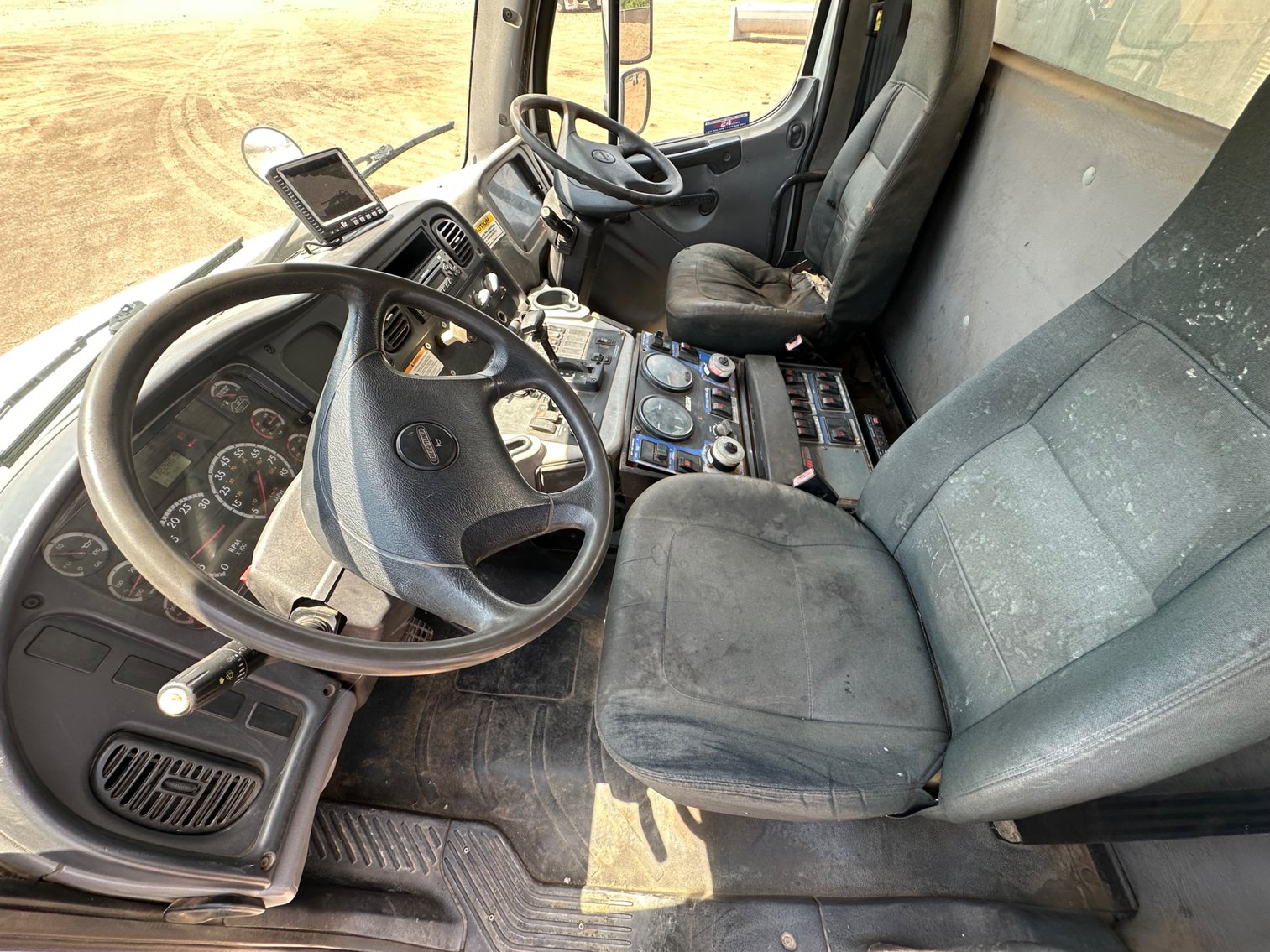 Image for 2012 Freightliner M2 Elgin Crosswind Sweeper