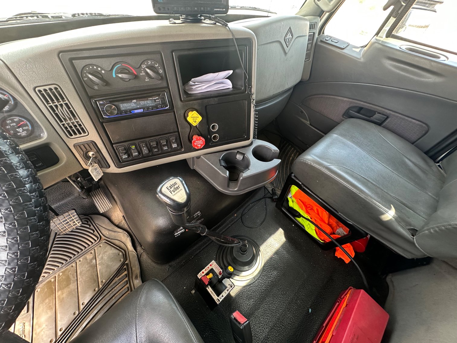 Image for 2013 International 8600 T/A Dump Truck