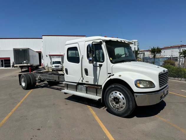 Image for 2008 Freightliner M2 Cab and Chassis
