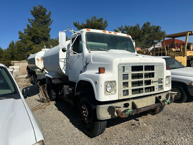 Image for 1987 International F2375 2000 Gallon Water Truck