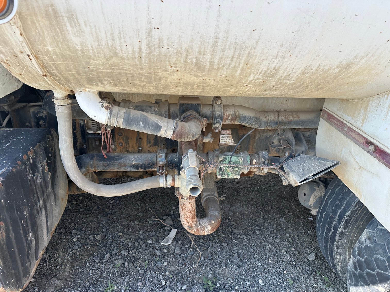 Image for 1987 International F2375 2000 Gallon Water Truck