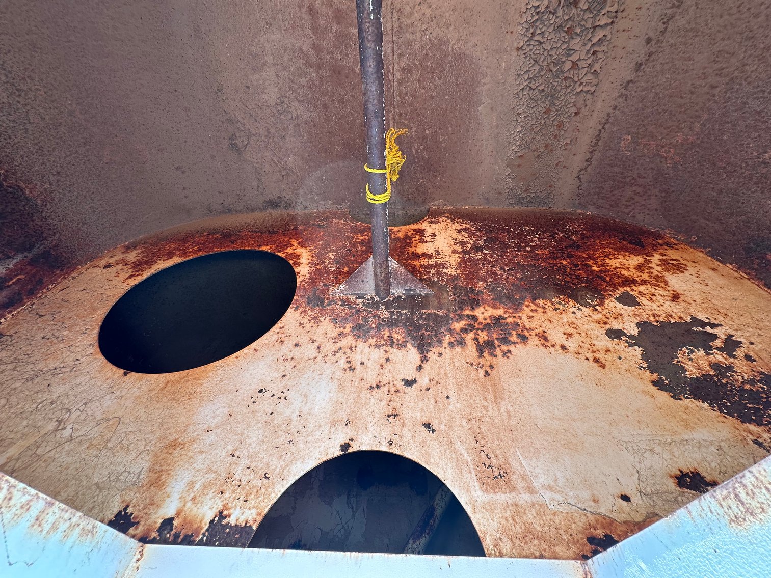 Image for 1987 International F2375 2000 Gallon Water Truck