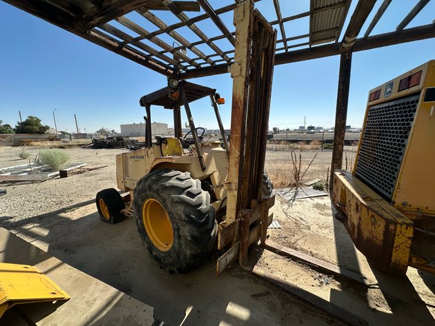 Image for John Deere 482C Rough Terrain Forklift