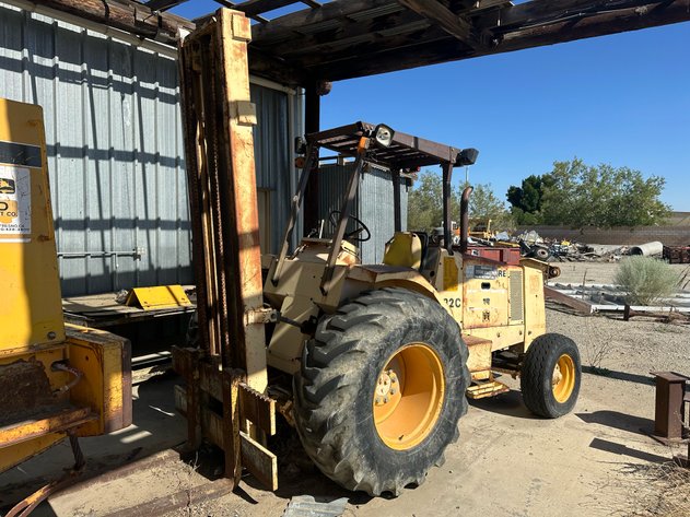 Image for John Deere 482C Rough Terrain Forklift