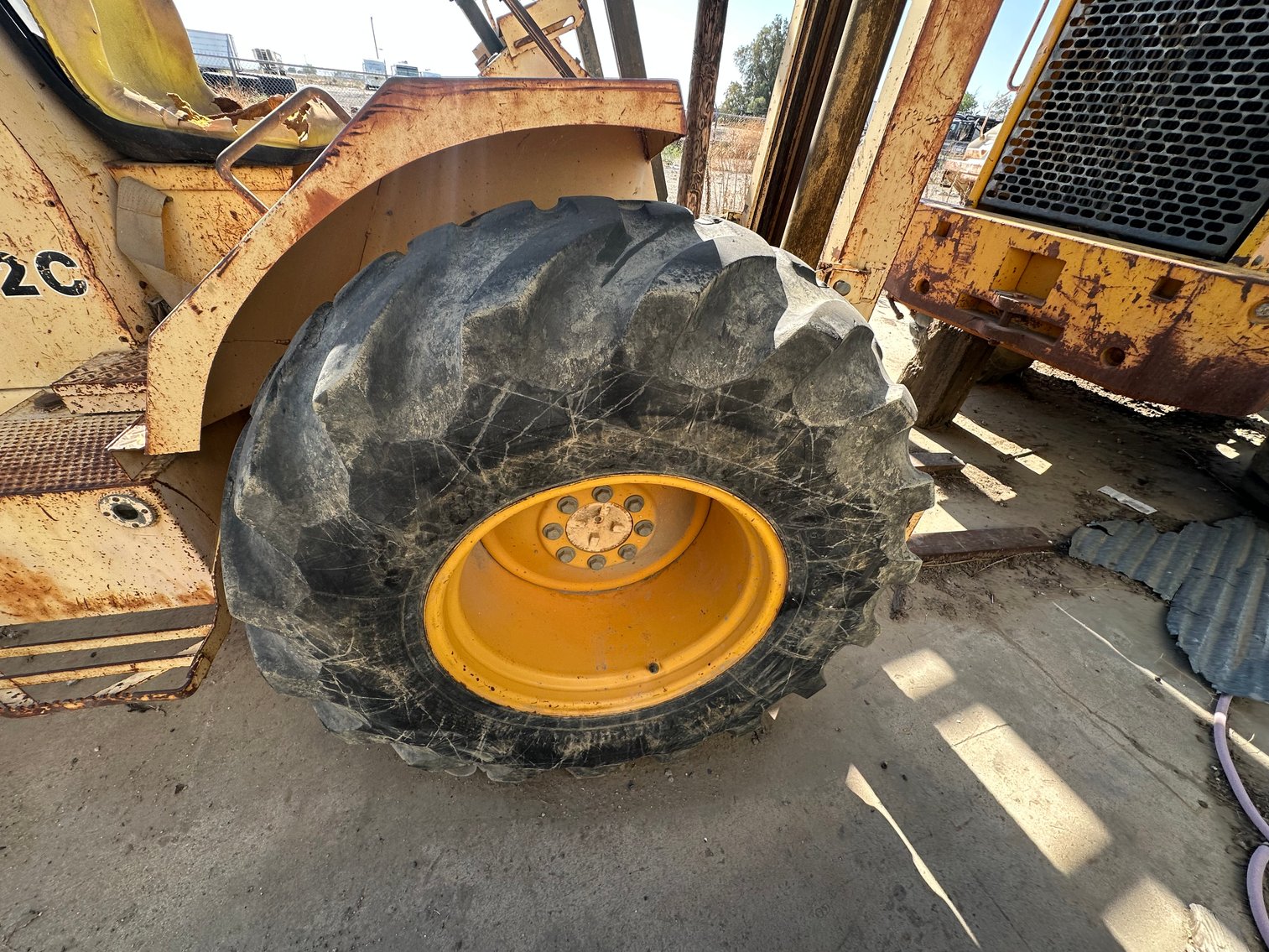 Image for John Deere 482C Rough Terrain Forklift