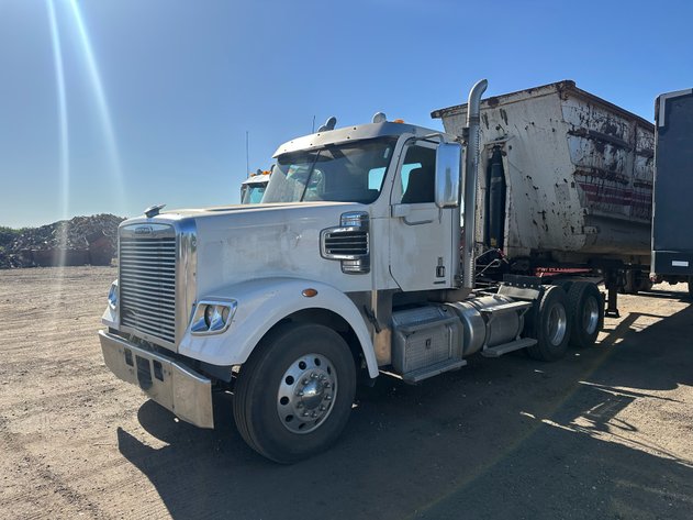 Image for 2011 Freightliner Coronado 122SD