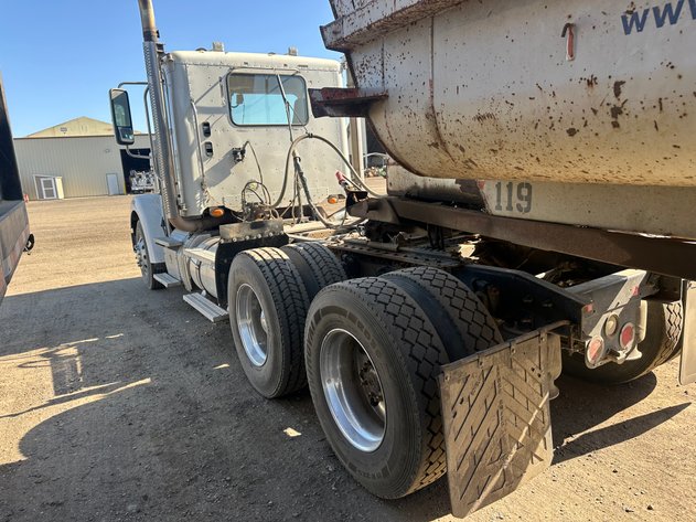 Image for 2011 Freightliner Coronado 122SD