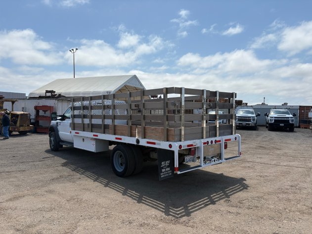 Image for 2007 Ford F550 Stake Bed Truck