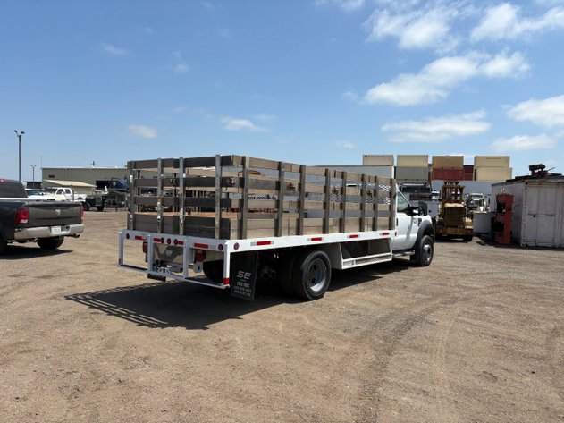 Image for 2007 Ford F550 Stake Bed Truck