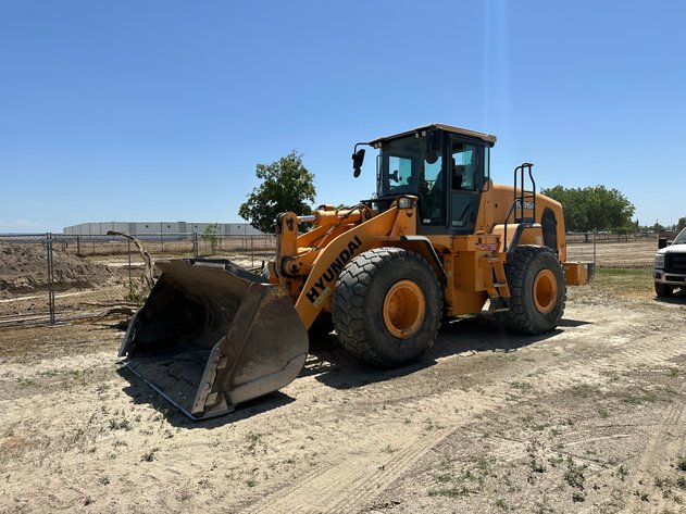 Image for 2016 Hyundai HL960