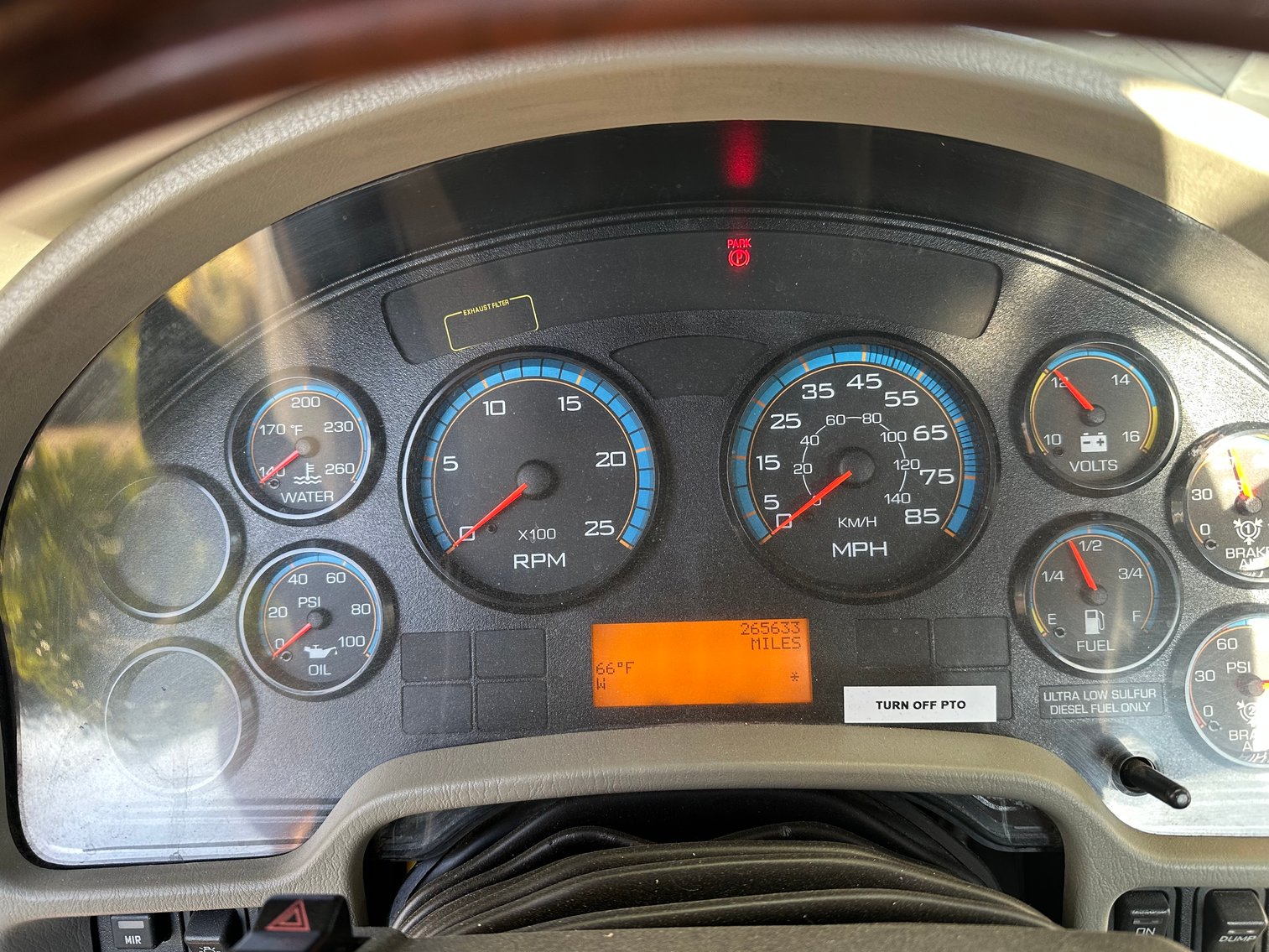 Image for 2013 International 8600 T/A Day Cab