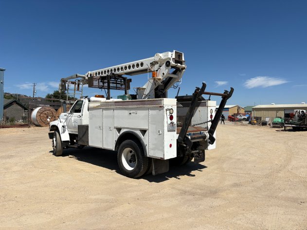 Image for 1998 Ford F700 Bucket Truck
