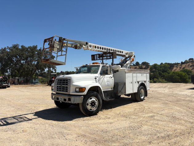 Image for 1998 Ford F700 Bucket Truck