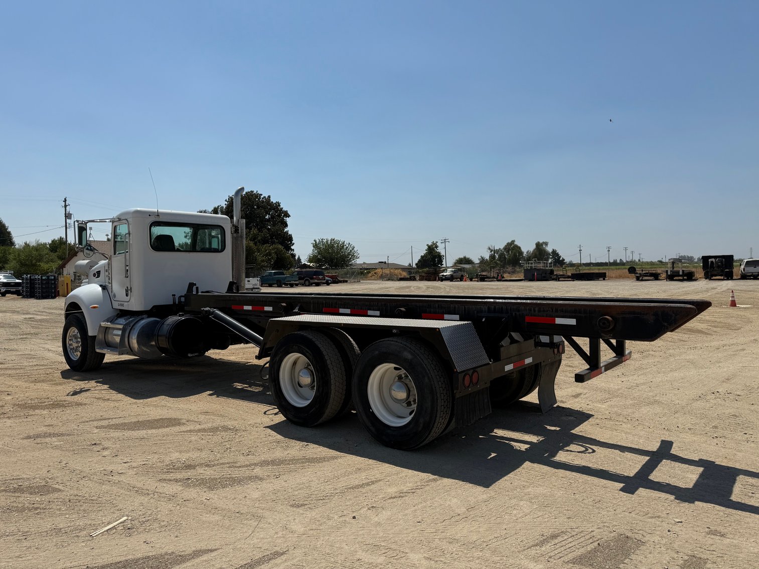 Image for 2012 Peterbilt 348 T/A Roll-Off Truck