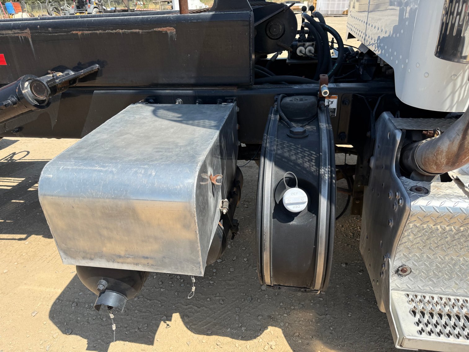 Image for 2012 Peterbilt 348 T/A Roll-Off Truck