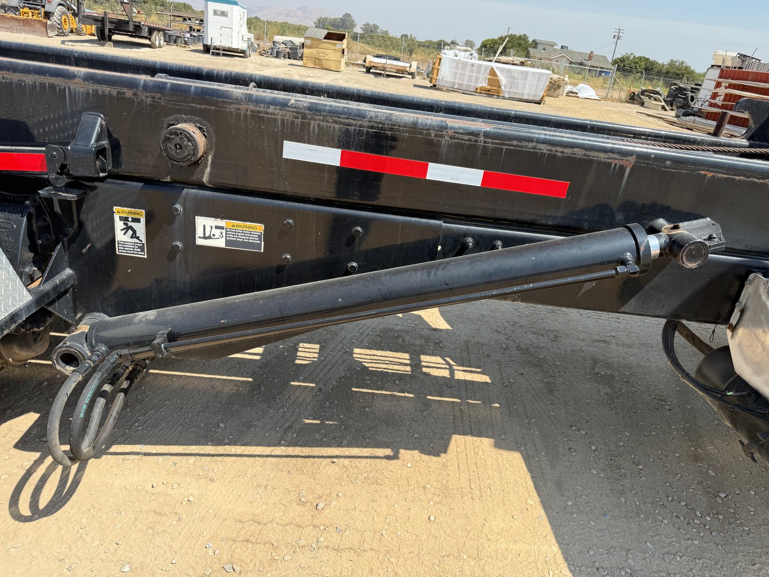 Image for 2012 Peterbilt 348 T/A Roll-Off Truck