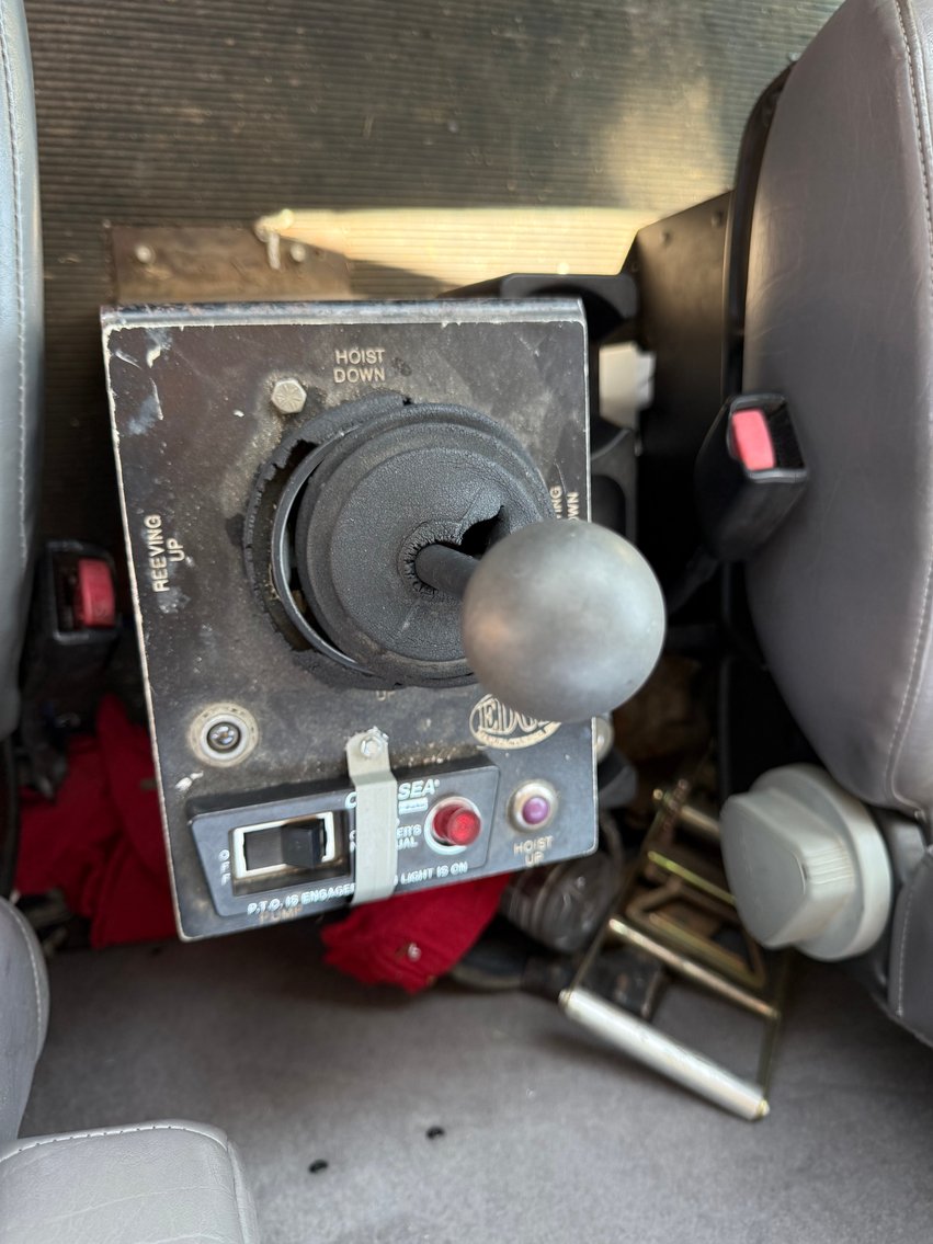 Image for 2012 Peterbilt 348 T/A Roll-Off Truck