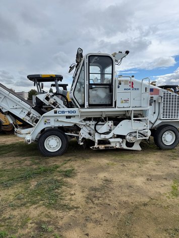 Image for 2017 Roadtec CB-100 Conveyor Broom