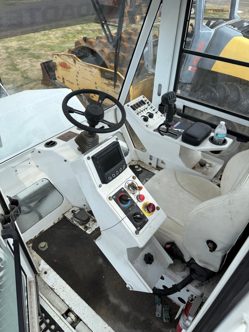 Image for 2017 Roadtec CB-100 Conveyor Broom