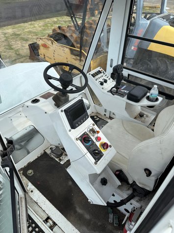 Image for 2017 Roadtec CB-100 Conveyor Broom