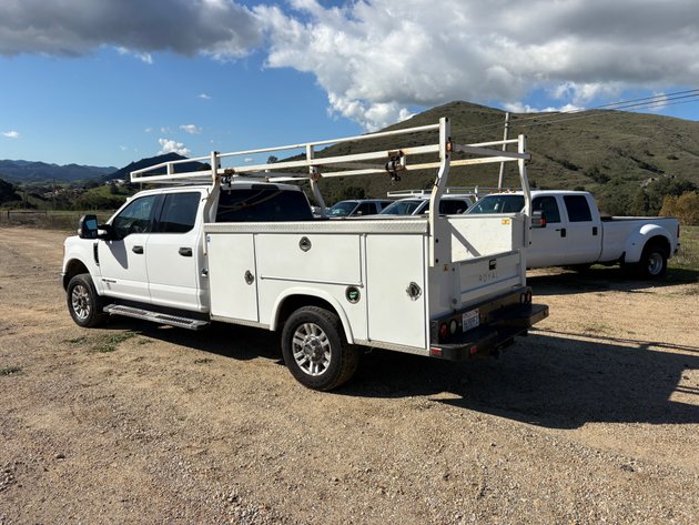 Image for 2017 Ford F350 4X4 XLT Utility Truck