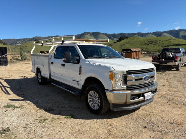 Image for 2017 Ford F350 4X4 XLT Utility Truck