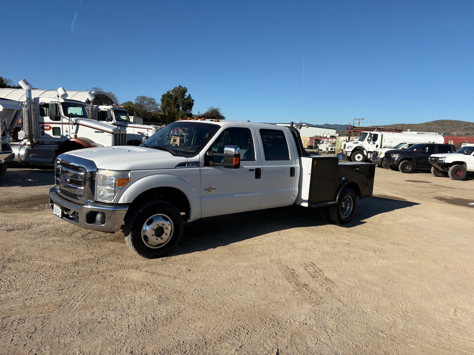 Image for 2015 Ford F350 4X4 XLT Utility Truck $9,500