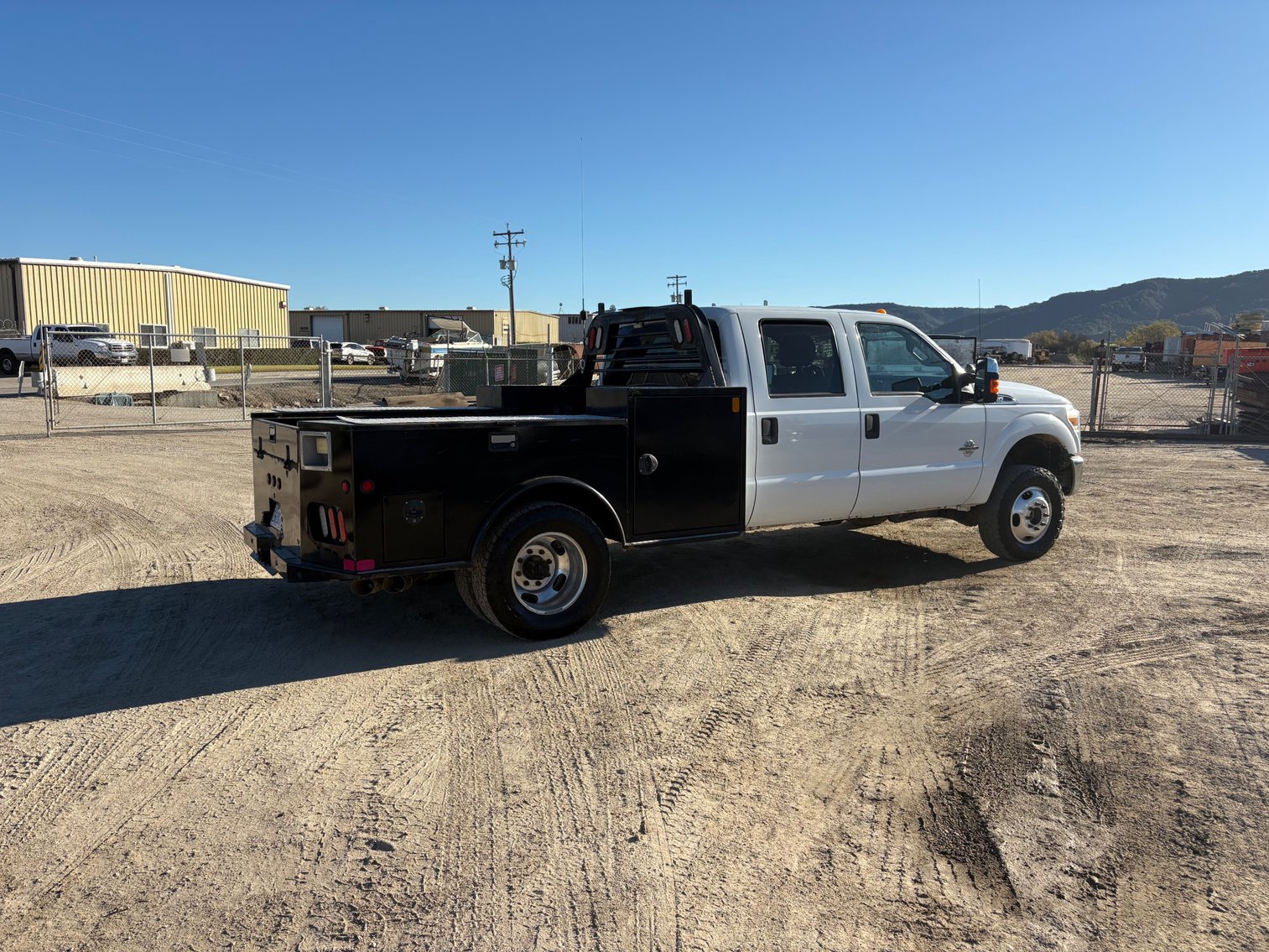Image for 2015 Ford F350 4X4 XLT Utility Truck $9,500