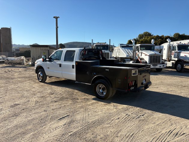 Image for 2015 Ford F350 4X4 XLT Utility Truck $9,500