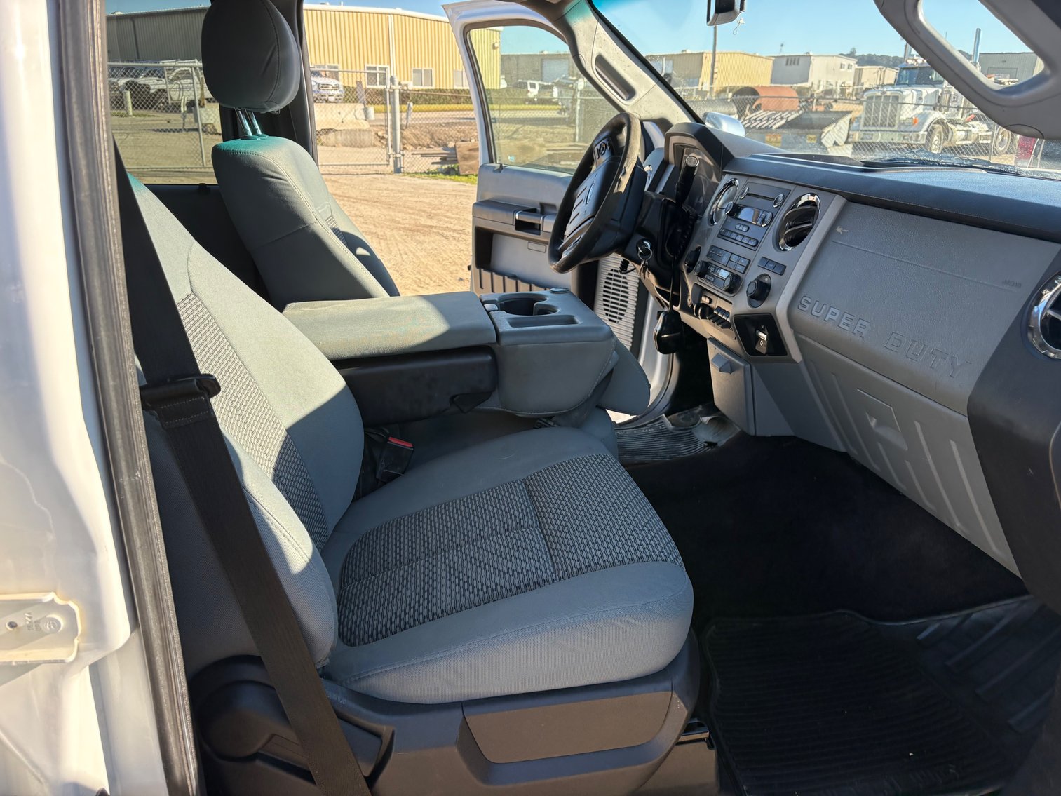 Image for 2015 Ford F350 4X4 XLT Utility Truck $9,500