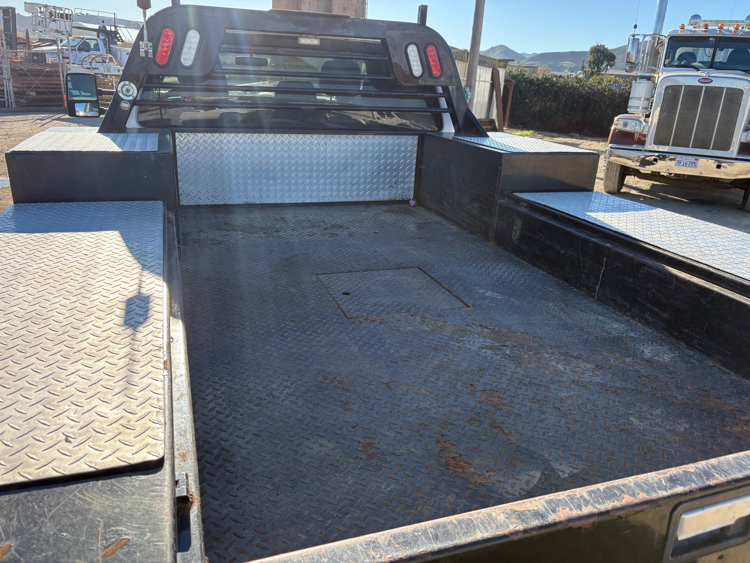 Image for 2015 Ford F350 4X4 XLT Utility Truck $9,500