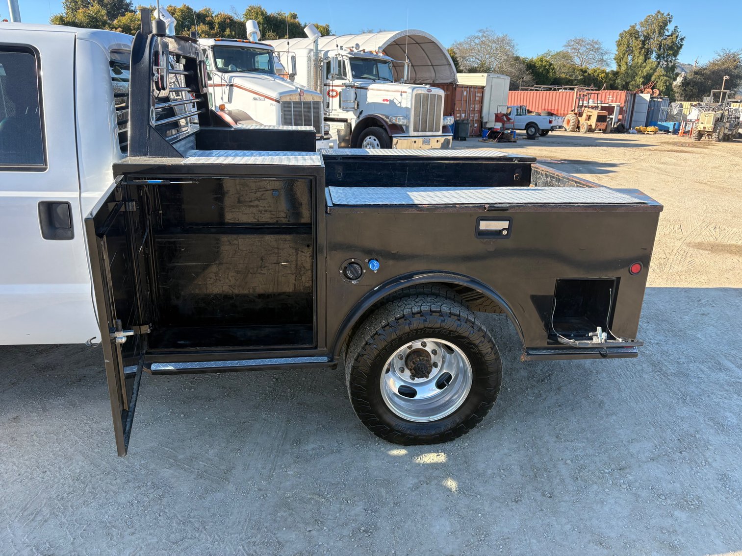 Image for 2015 Ford F350 4X4 XLT Utility Truck $9,500
