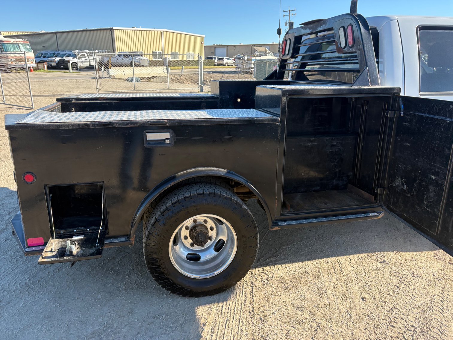 Image for 2015 Ford F350 4X4 XLT Utility Truck $9,500