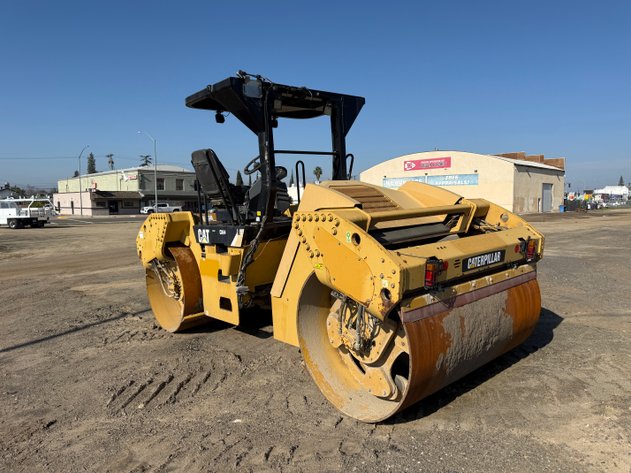 Image for 2014 Caterpillar CB64