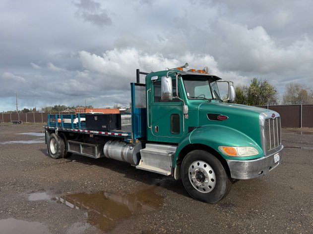 Image for 2012 Peterbilt 337 S/A Flatbed Truck