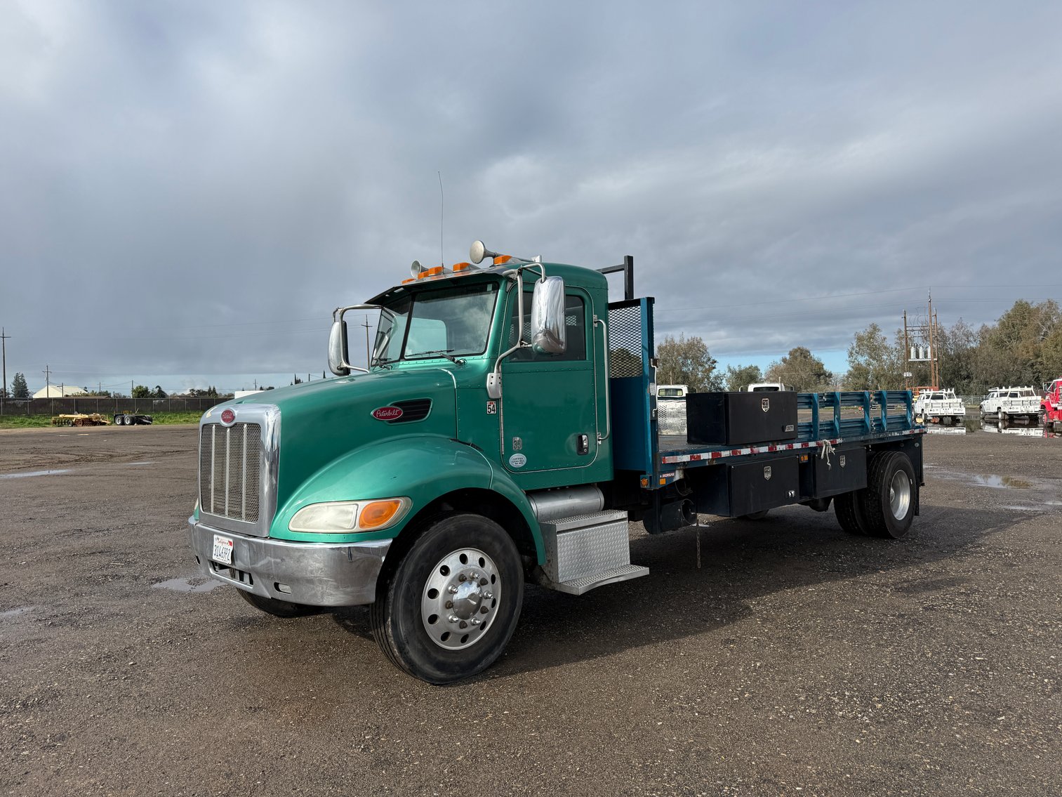 Image for 2012 Peterbilt 337 S/A Flatbed Truck