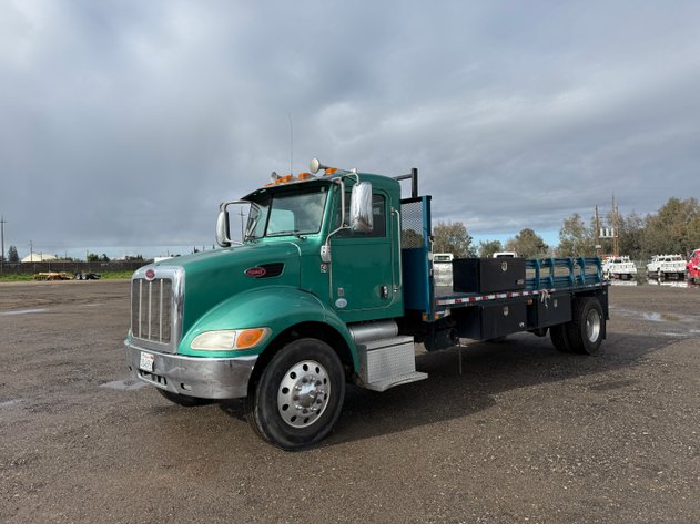 Image for 2012 Peterbilt 337 S/A Flatbed Truck
