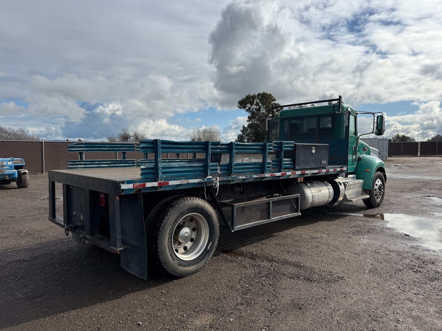 Image for 2012 Peterbilt 337 S/A Flatbed Truck