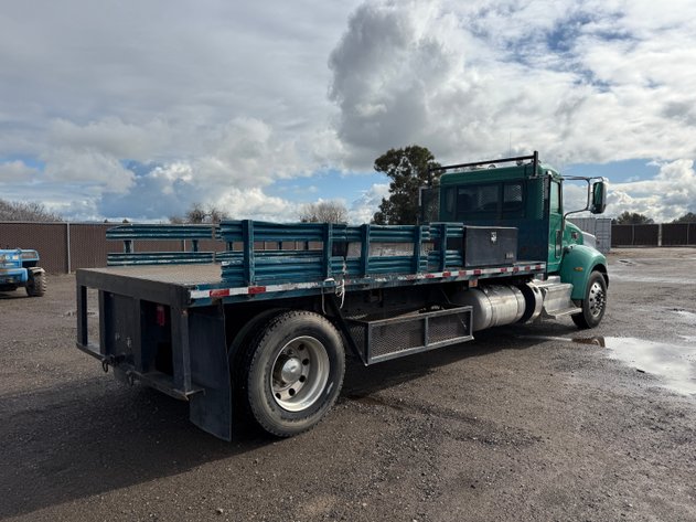 Image for 2012 Peterbilt 337 S/A Flatbed Truck