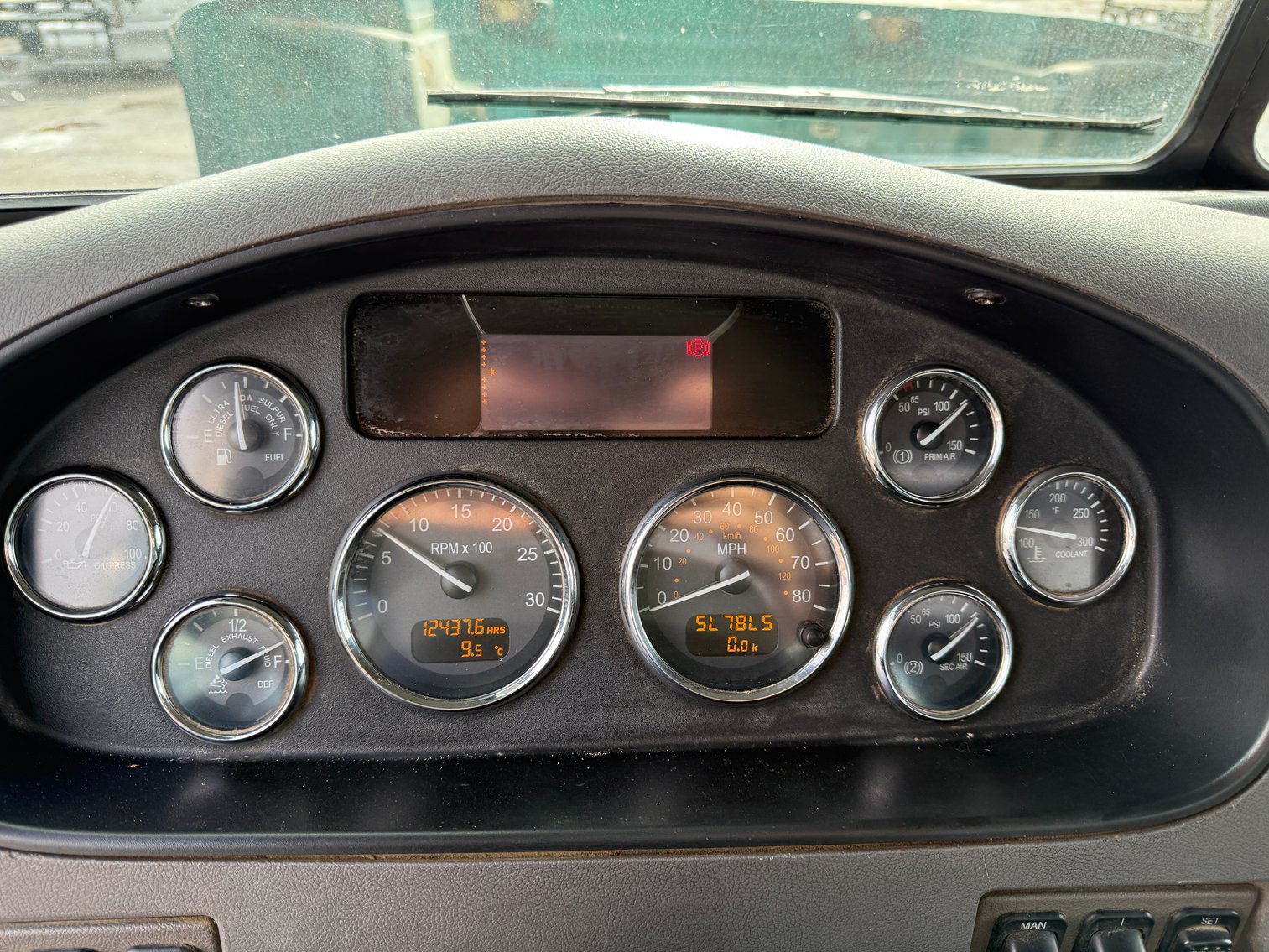 Image for 2012 Peterbilt 337 S/A Flatbed Truck