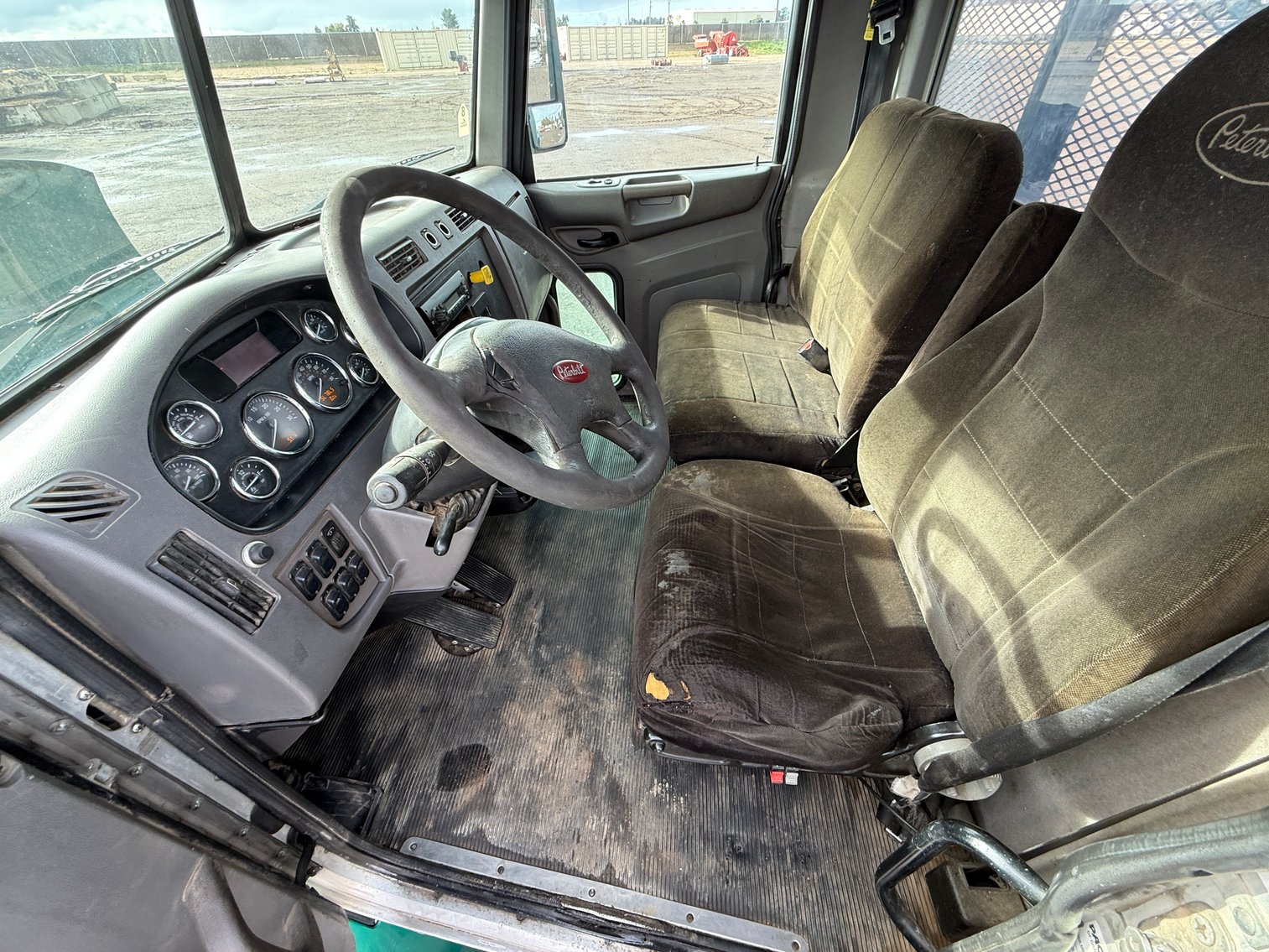 Image for 2012 Peterbilt 337 S/A Flatbed Truck