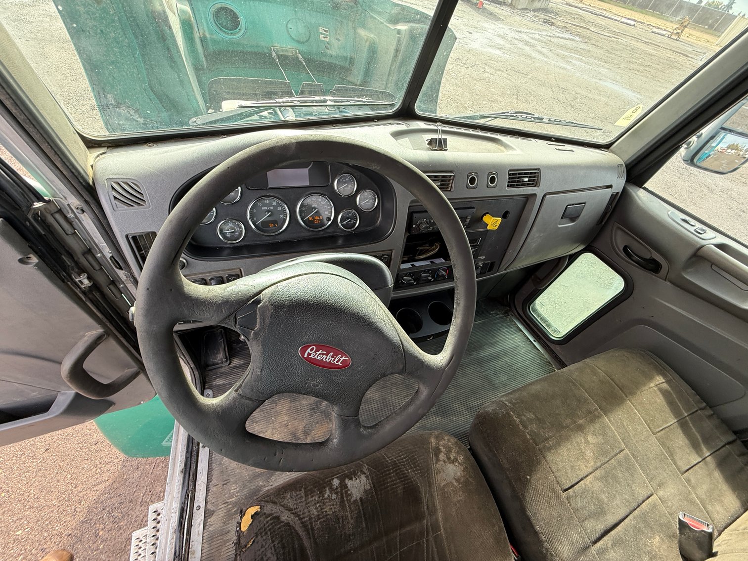 Image for 2012 Peterbilt 337 S/A Flatbed Truck