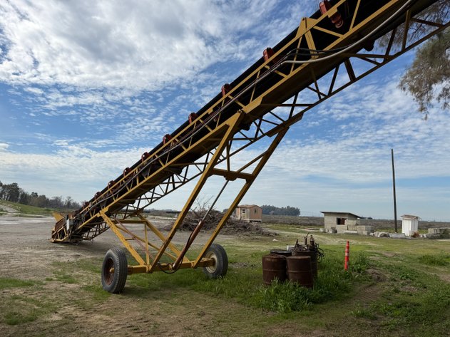 Image for Custom Conveyor & Fabrication Inc RSD36X60 Stacker