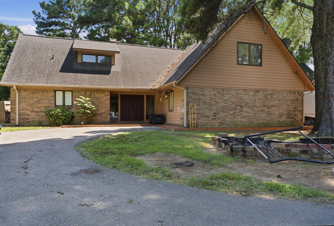 Image for Fayetteville, AR | 5 Beds | 3 Baths | 2,900 SQFT | 0.80 Acre Lot | Excellent School District