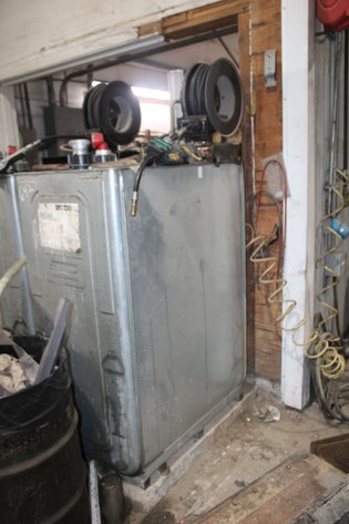 Image for Mobil Fluid 424 Hydraulic Oil Tank