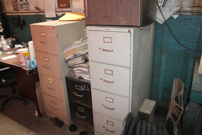 Image for Filing Cabinet Lot: (2) 4 Drawer, (1) 2 drawer