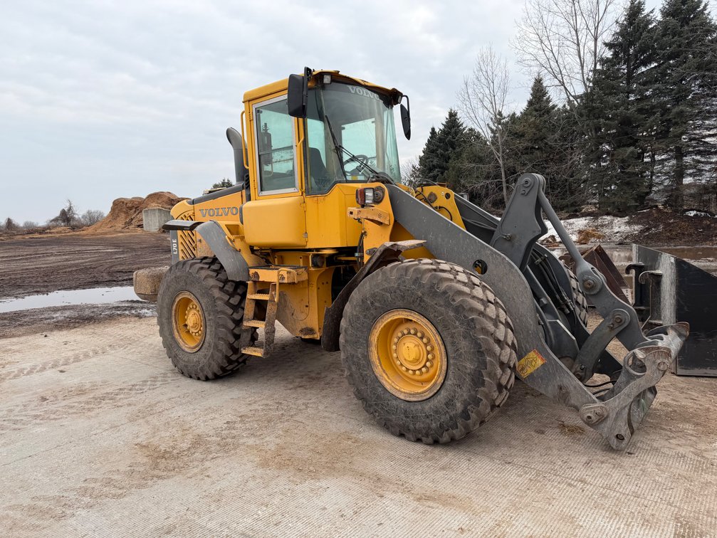 Image for 2004 Volvo L70E