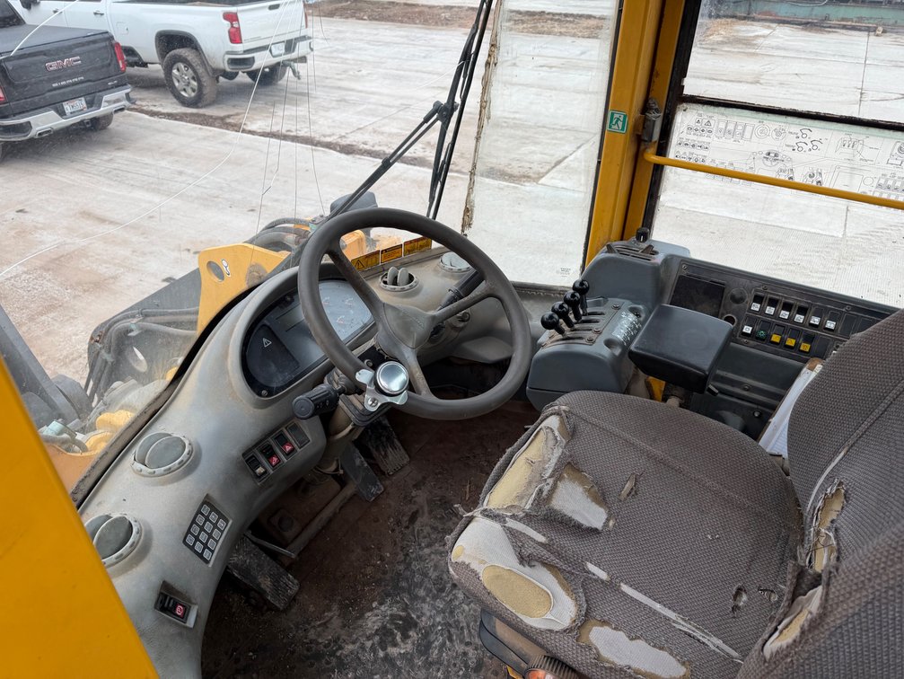 Image for 2004 Volvo L70E